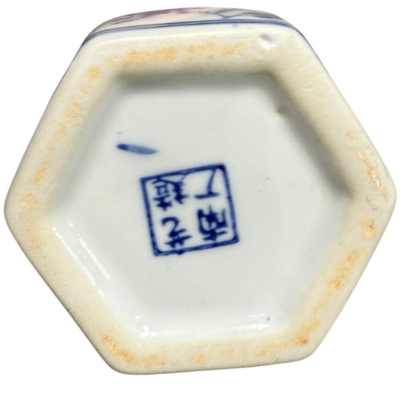 Vintage Chinese-style Blue and White Porcelain Tea Caddy or Storage Jar - Picture 7 of 7